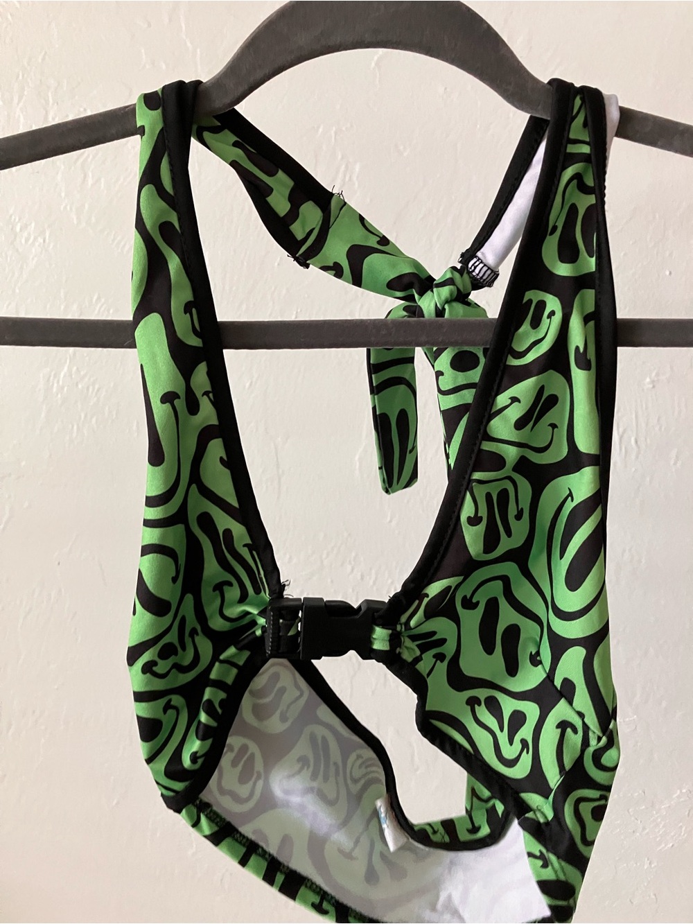 iHeartRaves Green and Black Smiley-Print